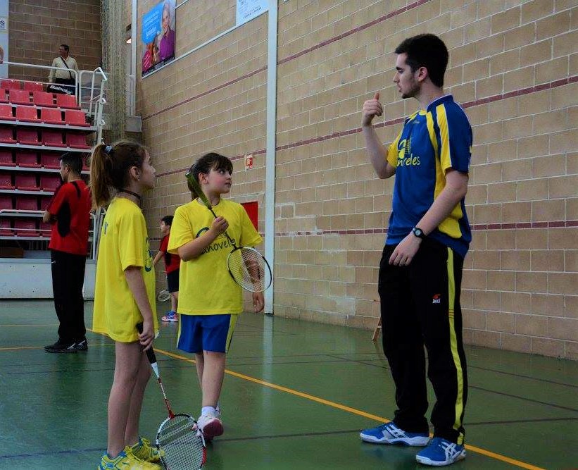 How to resolve conflicting Badminton coaching advice