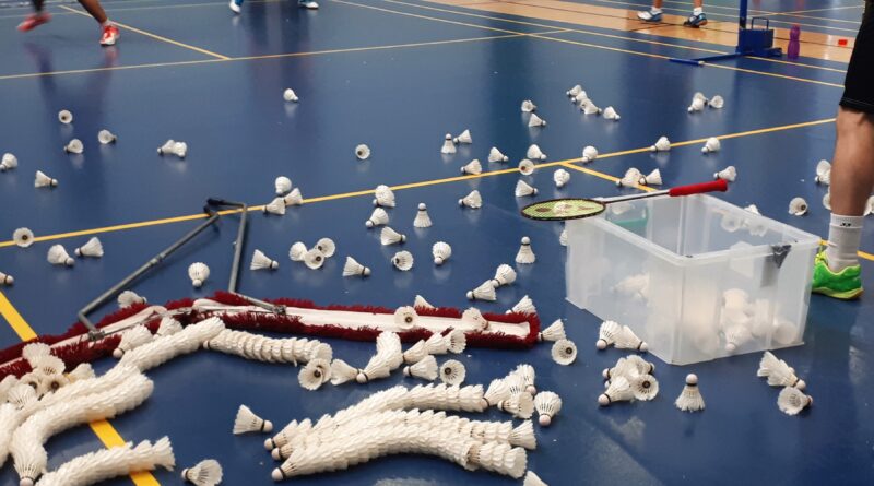 Badminton multishuttle